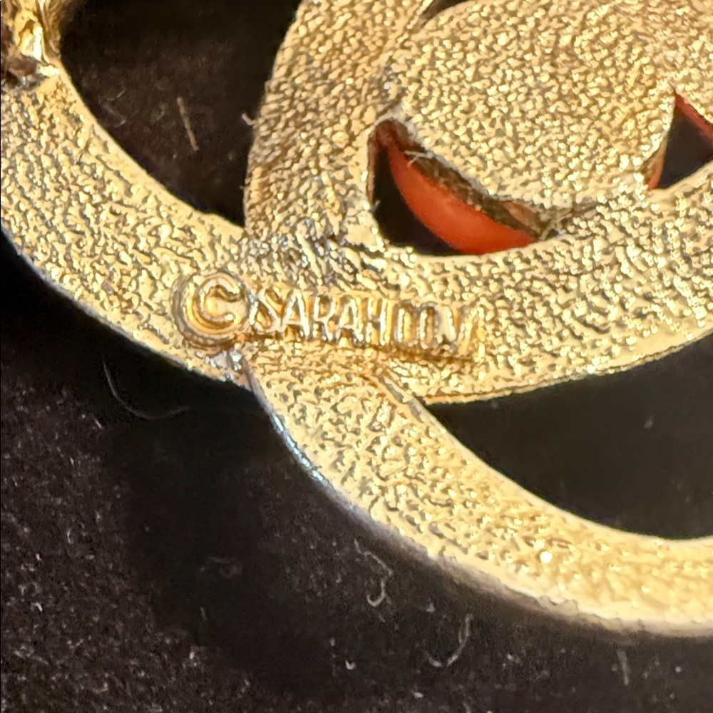 Sarah Coventry Gold-Tone Interlocking Knot Brooch with Bright Orange Cabochon - Picture 3 of 4